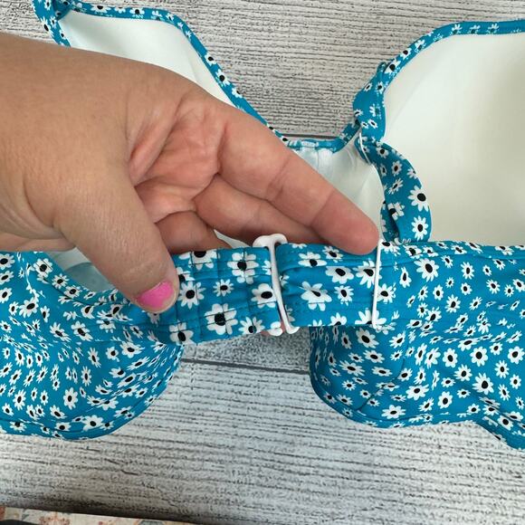 Torrid Plus Size Blue Summer Floral Swim Bikini Top Size 4X D/DD - Picture 5 of 8